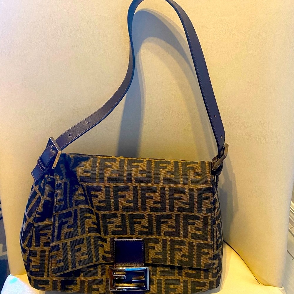 Gorgeous Fendi ( Authentic) Large Baguette